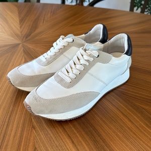 Banana Republic essential trainer sneaker size 9.5